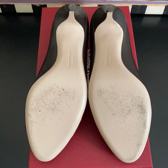 Salvatore Ferragamo Women's Pumps Sz 9 - Picture 5 of 12